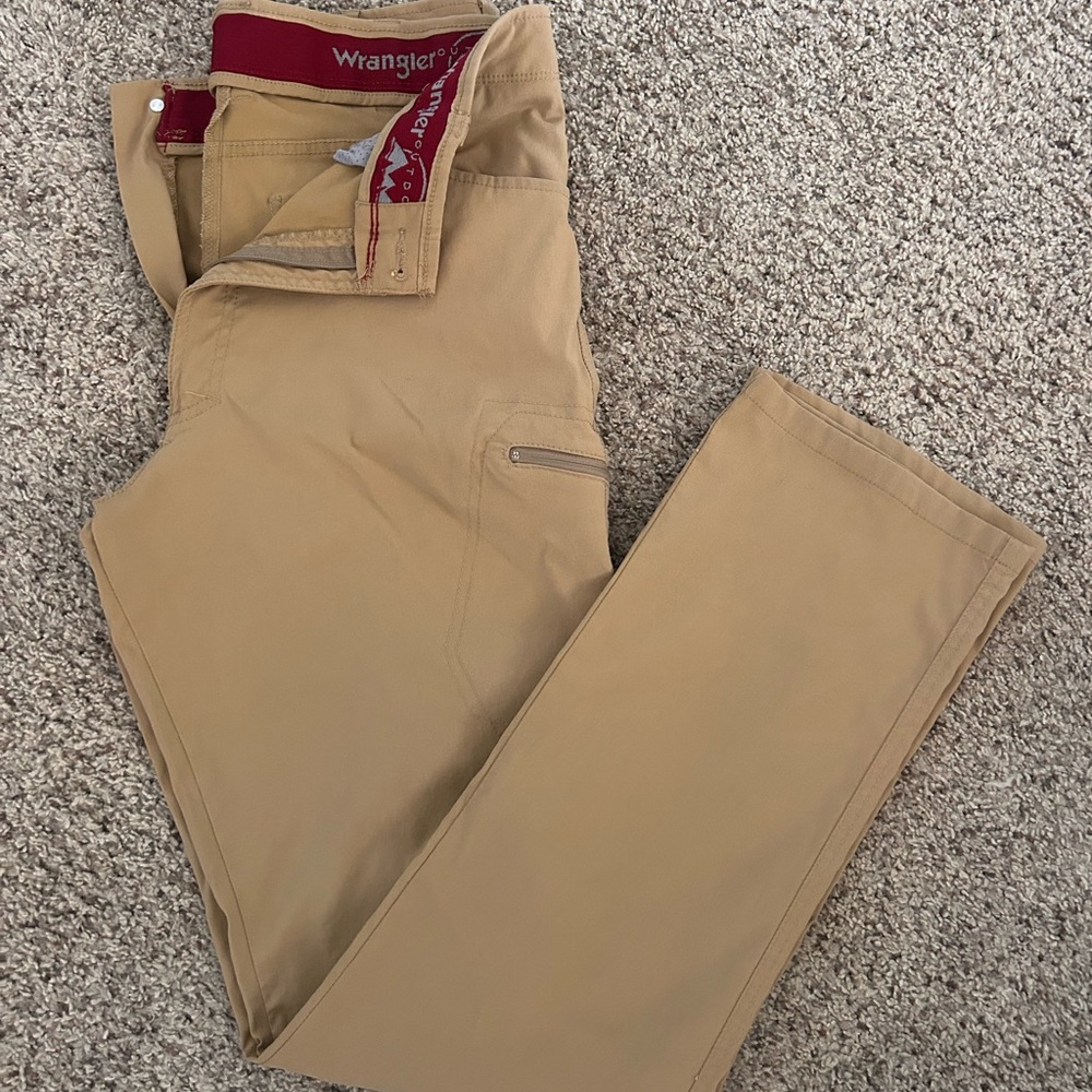 Wrangler Men’s Khaki/Tan Straight Fit Chino Pants